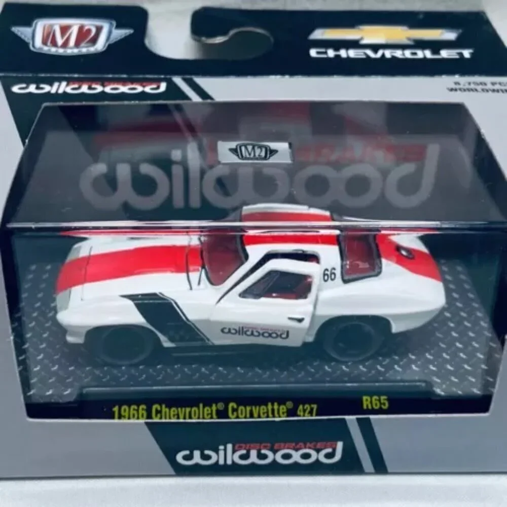 M2 Machines 1966 Chevrolet Corvette 427 R65 Wilwood Disc Brakes Themed 1:64‎ Car